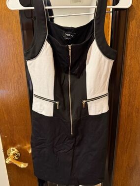 bebe Black and White Zip-Front Colorblock Bodycon Dress